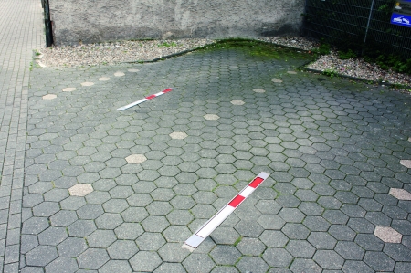 Absperrpfosten Vierkant 70 x 70 mm - umlegbar in Bodenwanne